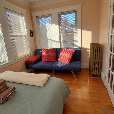 Near Train Station Gorgeous 3-Bedroom Apartment With Patios Boston Eksteriør bilde