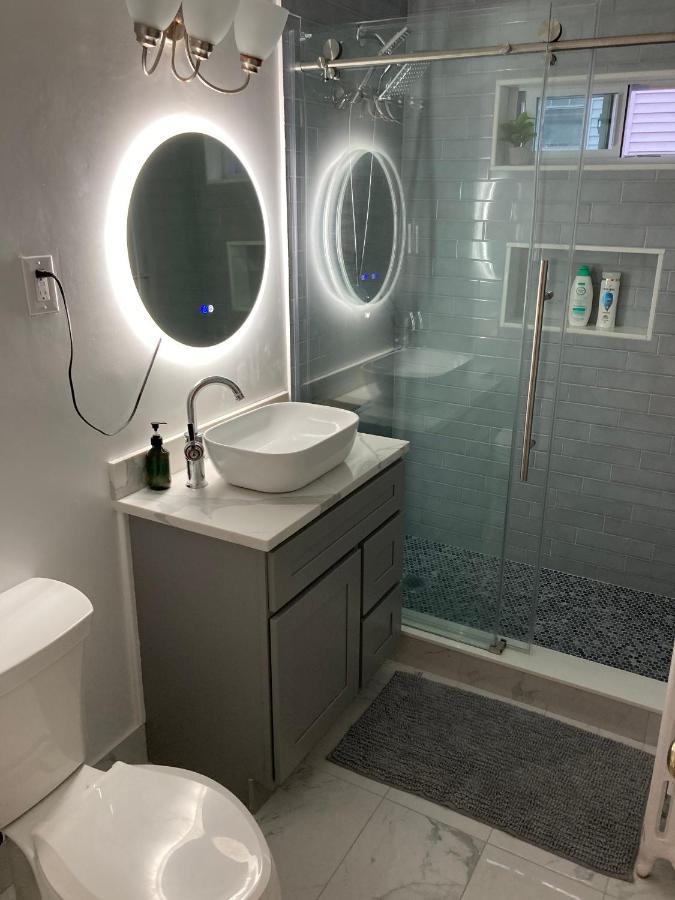 Near Train Station Gorgeous 3-Bedroom Apartment With Patios Boston Eksteriør bilde