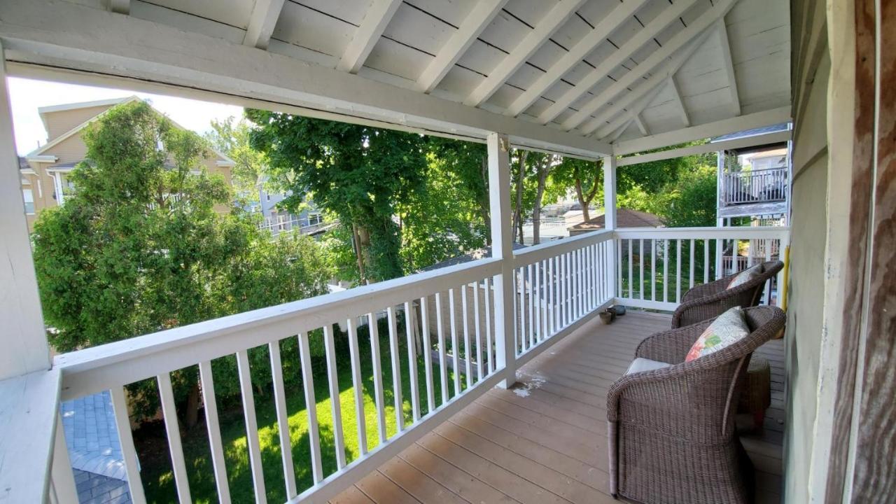 Near Train Station Gorgeous 3-Bedroom Apartment With Patios Boston Eksteriør bilde