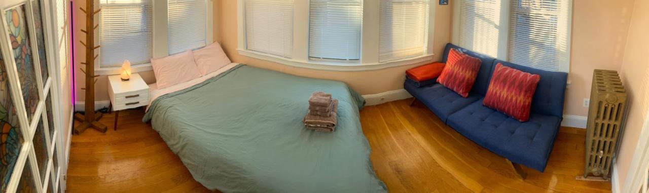 Near Train Station Gorgeous 3-Bedroom Apartment With Patios Boston Eksteriør bilde