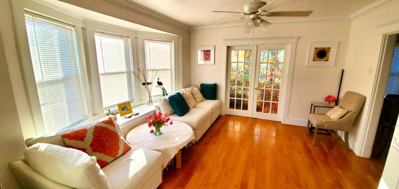 Near Train Station Gorgeous 3-Bedroom Apartment With Patios Boston Eksteriør bilde
