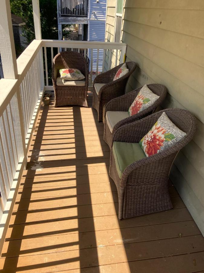 Near Train Station Gorgeous 3-Bedroom Apartment With Patios Boston Eksteriør bilde