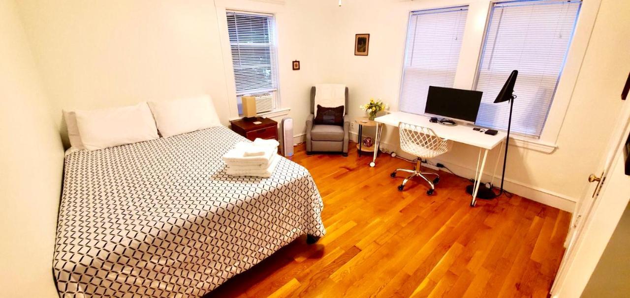 Near Train Station Gorgeous 3-Bedroom Apartment With Patios Boston Eksteriør bilde